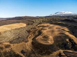 Fototapeta premium Lavafeld auf Island, im Hintergrund der Vulkan Hekla