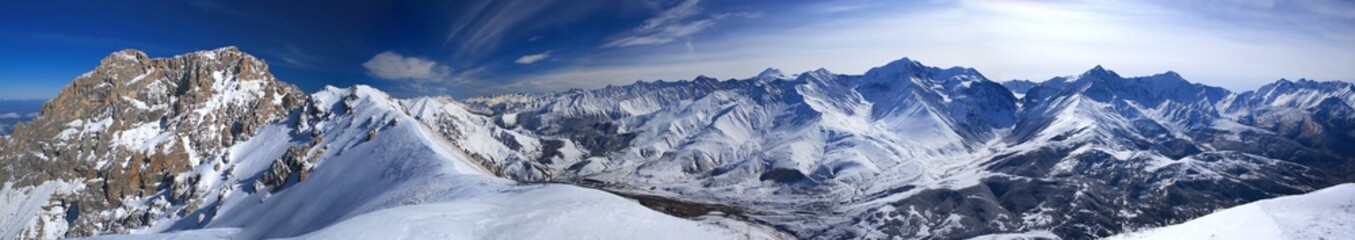 Fototapeta na wymiar Caucasus, Ossetia. Midagrabin gorge. The view from the top of Uatsilahoh.