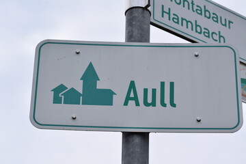 Ortschild von Aull am Radweg