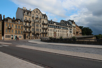 Fototapeta na wymiar ancient flat buildings and bridge in metz in lorraine (france) 