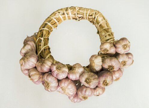 White garlic blubs cut out 