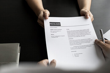 Applicants submit resumes to managers for job interviews, the resume should contain important...