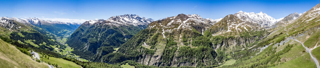 Fototapeta na wymiar landscape at the Grossglockner Mountain in Austria