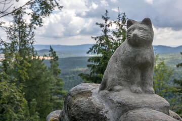 Katzenskulptur auf dem Katzstein in der Sächsischen Schweiz