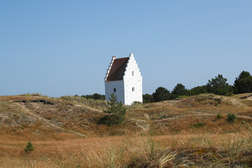 Den Tilsandede Kirke, Die versandete Kirche in Dänemark
