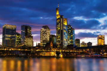 Fototapeta na wymiar Frankfurt am Main Skyline - Wolkenkratzer