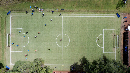 Vista aérea campo de futbol con espectadores