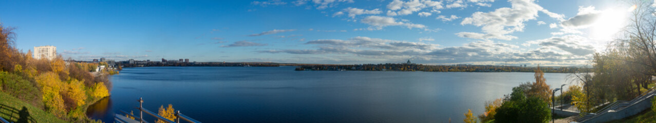 Fototapeta na wymiar panorama of the lake