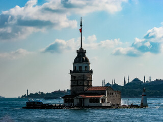 Fototapeta premium The beautiful Maiden's Tower (Kız Kulesi) in Istanbul, Turkey.