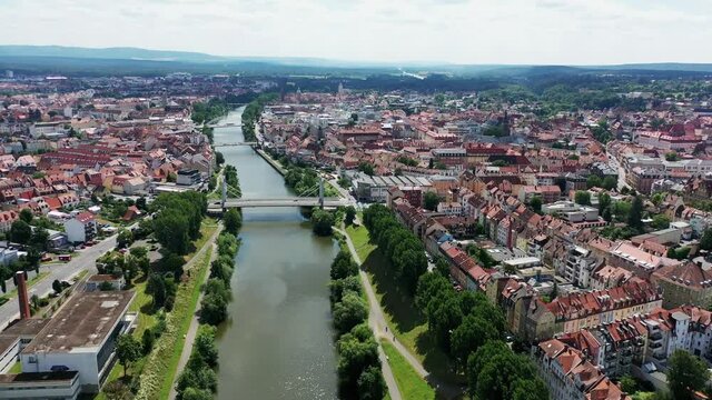 Drohnenvideo von Bamberg bei sch&ouml;nem Wetter