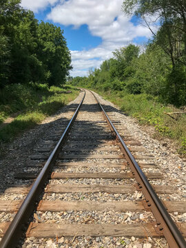 train tracks turning a corner