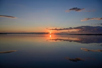 Fototapeta na wymiar ウトナイ湖の静かな夜明けの情景＠北海道
