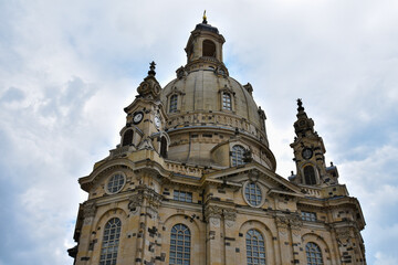 Fototapeta na wymiar Dome of the Baroque Frauenkirche (Church of Our Lady) in Dresden, Germany