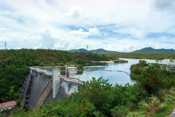 沖縄県宜野座村にある漢那ダムの