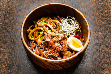 noodle with calamari and egg