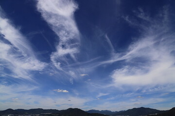 青空に浮かぶ雲の風景