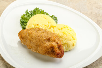 Crispy chicken cutlet with mashed potato