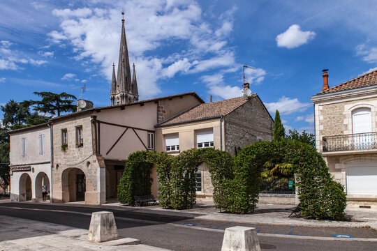 Miramont de Guyenne (Lot et Garonne, France) - Vue pittoresque de la bastide