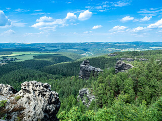 Blick über die Felsen des Elbsandsteingebirge 