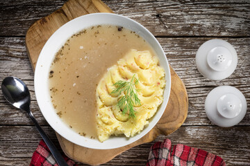 Pure white borscht served with mashed potatoes.