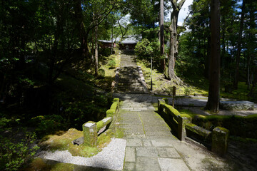 霊山寺　石橋と本堂参道の階段　奈良市