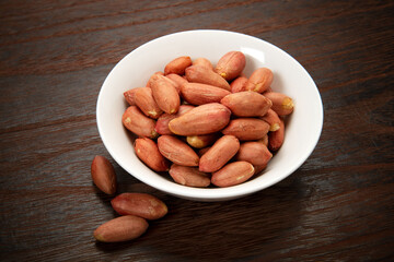 皮付きピーナッツ