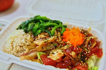 ハワイの名物料理　ポケボウル