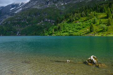 Fototapeta na wymiar beautiful alpine lake Engstlensee in the Bernese Alps