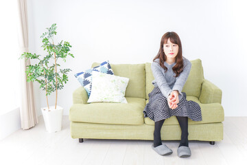 Obraz premium 自宅でリラックスをする女性