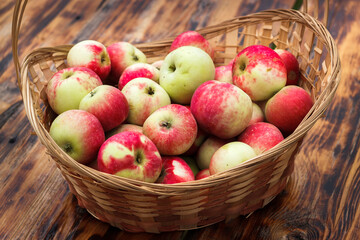 apples in a basket