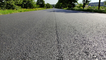 Budownictwo drogowe. Nowa warstwa wiążąca nawierzchni z betonu asfaltowego.  © WalDec