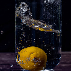 lemon in water
