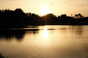 Obraz na płótnie Canvas sunset on the river