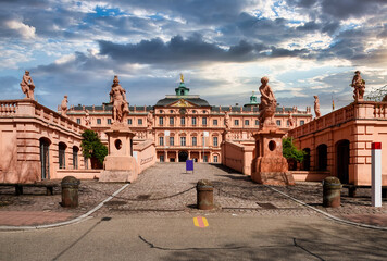 Fototapeta premium Blick von der Straße auf das Residenzschloss in Rastatt 