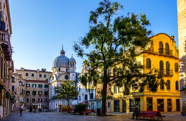 Fototapeta na wymiar historic buildings in Venice - Italy
