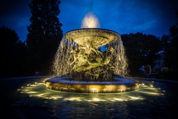 Dresdner Brunnen bei Nacht