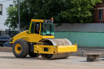 Obraz na płótnie Canvas yellow asphalt laying machine