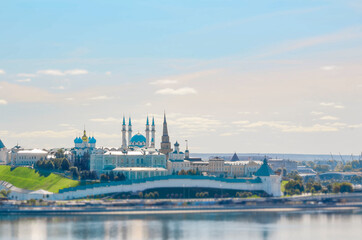 Obraz premium Kazan Kremlin and the Kazanka river against the blue sky in summer