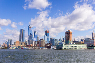 Naklejka premium A picture of Manhattan skyline and Pier 57 at Hudson River Park