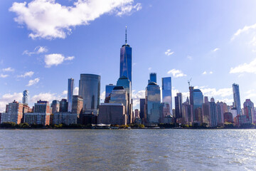 Fototapeta premium A picture of Manhattan skyline with Battery Park and Maritime terminals, bridges and Brooklyn, NY, USA