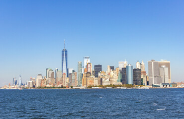 Obraz premium A picture of Manhattan skyline with Battery Park and Maritime terminals, bridges and Brooklyn, NY, USA
