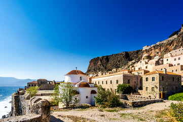 Obraz premium View on Monemvasia street panorama with old houses and Panagia Chrysafitissa church in ancient town, Peloponnese, Greece