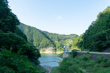 Fototapeta premium 東京都西多摩郡奥多摩町、埼玉県飯能市にある棒ノ折山で登山する風景 Scenery of climbing at Mount Bouno-oreyama in Okutama Town, Nishitama County, Tokyo and Hanno City, Saitama Prefecture.