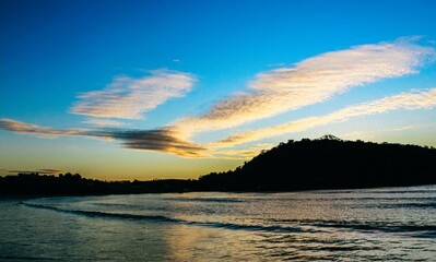 Alvorada colorida nas ilhas