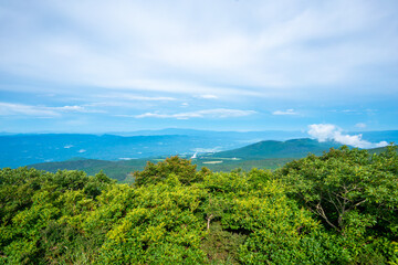 Fototapeta premium 宮崎県えびの市、小林市、鹿児島県霧島市の韓国岳と大浪池を登山している風景 Scenery of climbing Mt. Karakuni-dake and Onami Pond in Ebino City, Kobayashi City, Miyazaki Prefecture and Kirishima City, Kagoshima Prefecture.