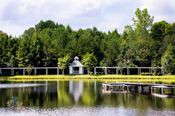 Obraz premium Gazebo and pond