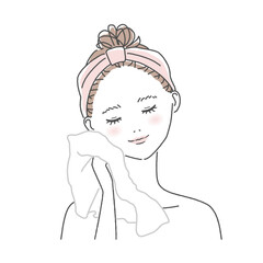 ふわふわのタオルで顔を拭く女性