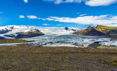 Fototapeta na wymiar Jokulsarlon Glacier Lagoon in southeast Iceland, on the edge of Vatnajokull National Park