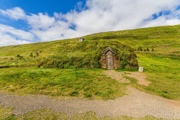 Fototapeta na wymiar traditional viking Turf house in Eiriksstadir