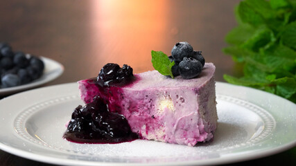 cheesecake with berries
